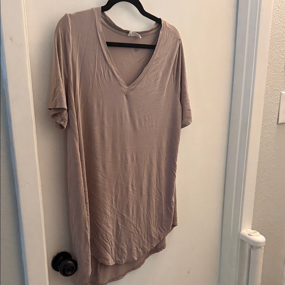 Zenana Outfitters V-Neck Top in Taupe